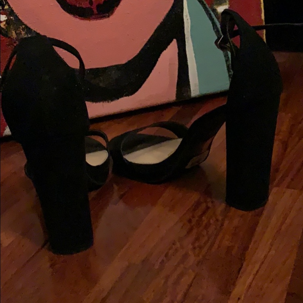 Simple black heel - Picture 3 of 3